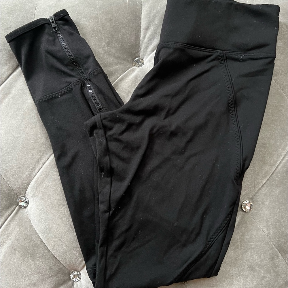 Pink ultimate black leggings with zipper bottom size medium